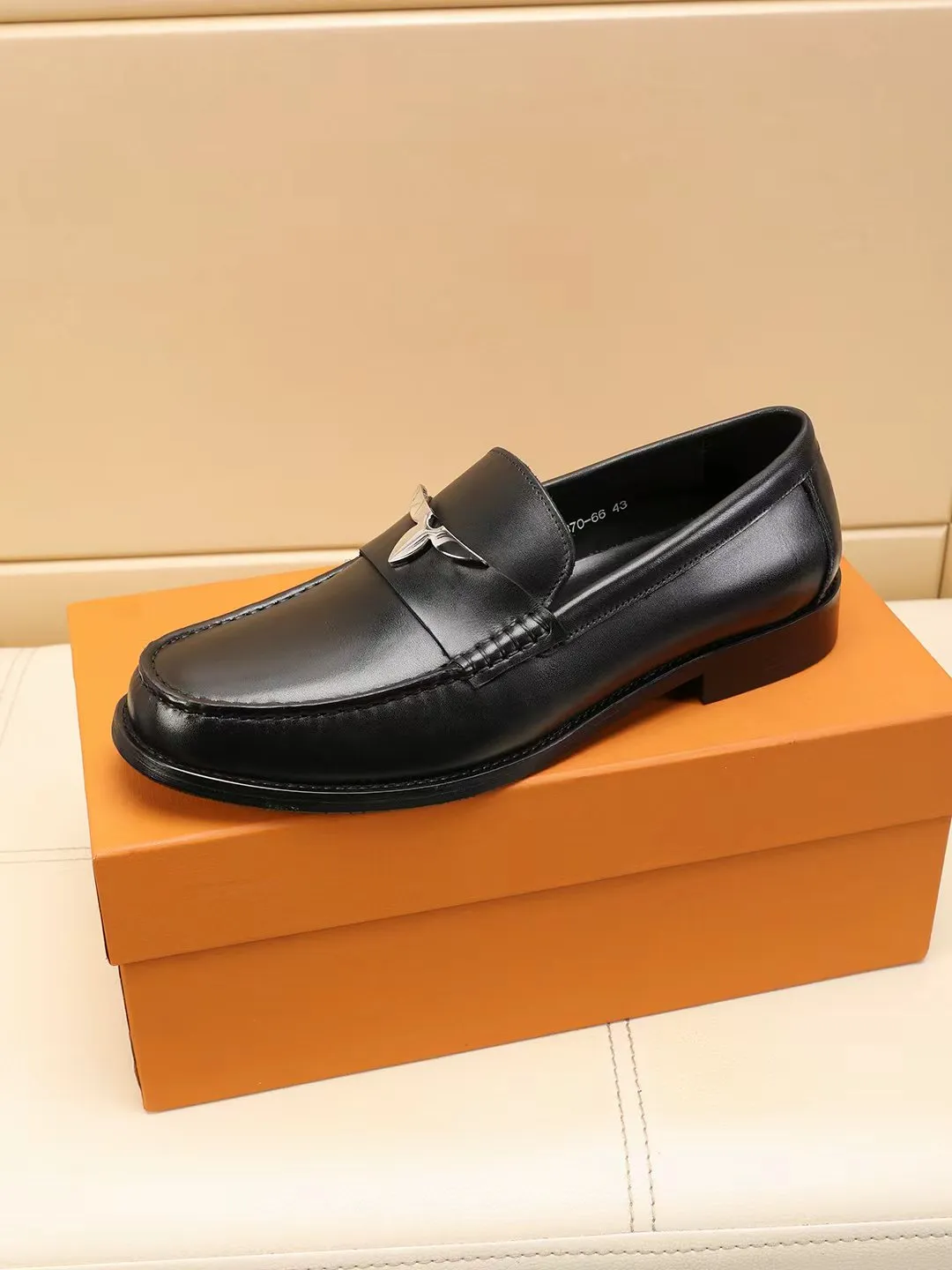 Men's shoes 440 💰 Louis Vuitton LV ® 🆕 model 🔛Full shoe counter, first layer cowhide, 🐂leather lined casual shoes for men, super soft outsole, essential for driving. Synchronized with the counter, original first layer cowhide, completely 1:1 mold customization🌹top version, color optional! Number: 39-44 (customized at 38.45.46)